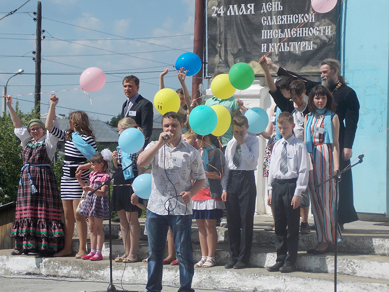 Максим Ломакин с участниками православной молодежной организации «Ковчег»