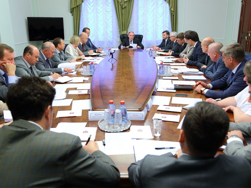 Борис Дубровский на аппаратном совещании с заместителями и членами правительства