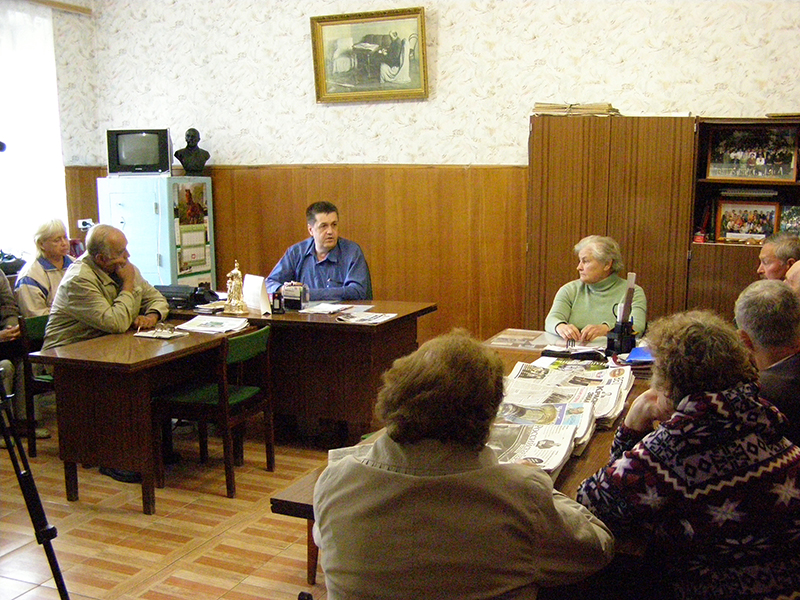 Игорь Геннадьевич Баровский (в центре) на встрече с ветеранами города