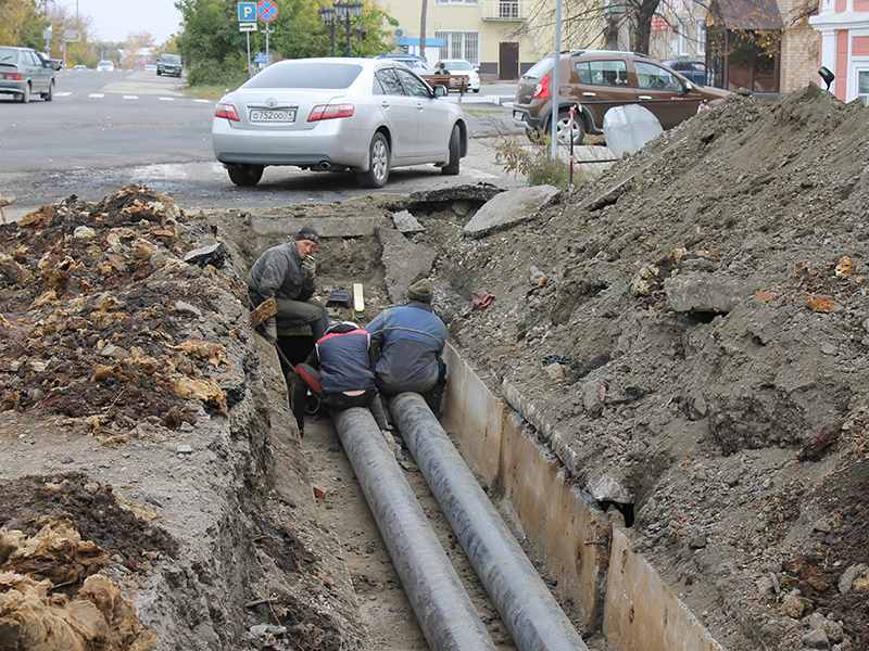 Замена труб на теплотрассе по улице Ленина около ОАО «Радий»