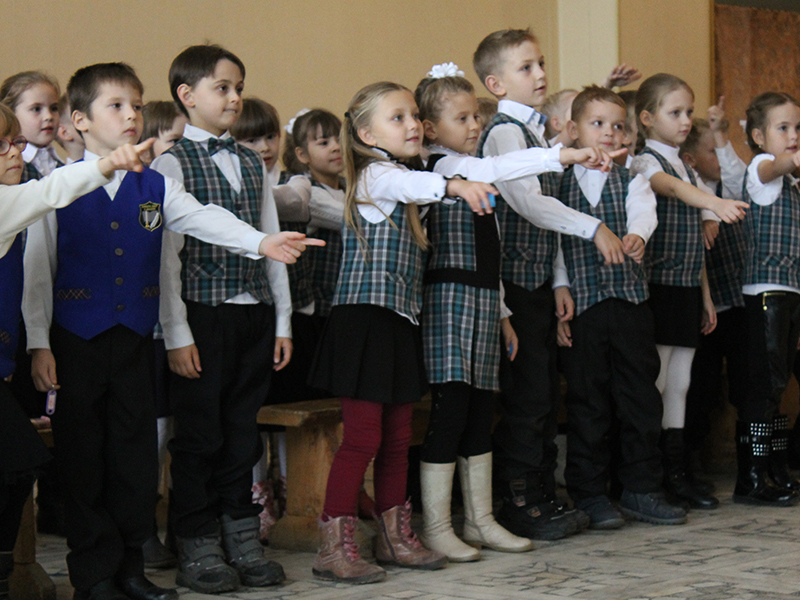 Дети с удовольствием принимали участие в музыкальной игре «Ягода—грибы»