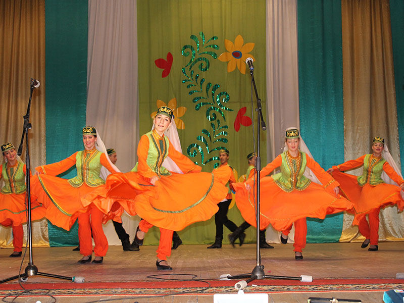 Татарский танец в исполнении коллектива «Рассвет»