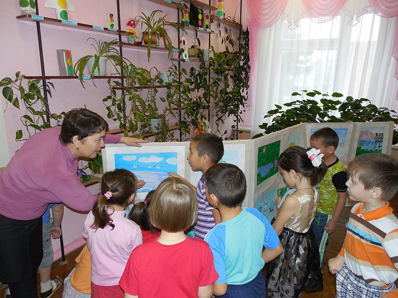 Карпова Лариса Юрьевна, воспитатель подготовительной группы «Непоседы», рассказывает о рисунках