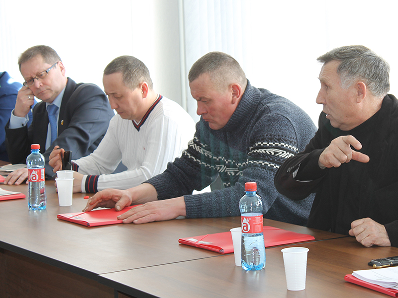 Депутаты: Валерий Ласьков, Рашид Мухаметшин, Сергей Слободчиков и Виктор Зайцев во время сессии