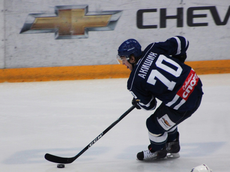 Дмитрий Акишин на льду