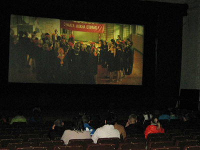 Учащиеся школы-интерната в кинотеатре