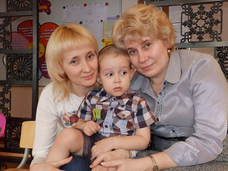 Л.А. Тарасова с дочерью и внуком