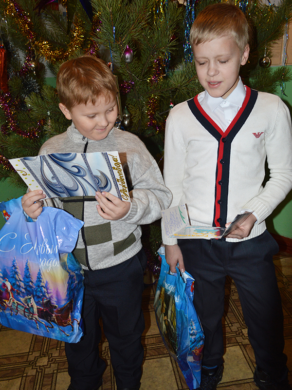 Рождественские открытки на конкурс и в подарок приготовили каслинцы