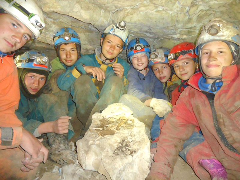 Тайны пещер исследовали юные каслинские спелеологи