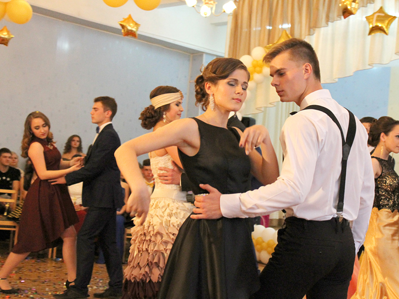Мария Котова и Кирилл Соколов. Прощальный танец выпускников