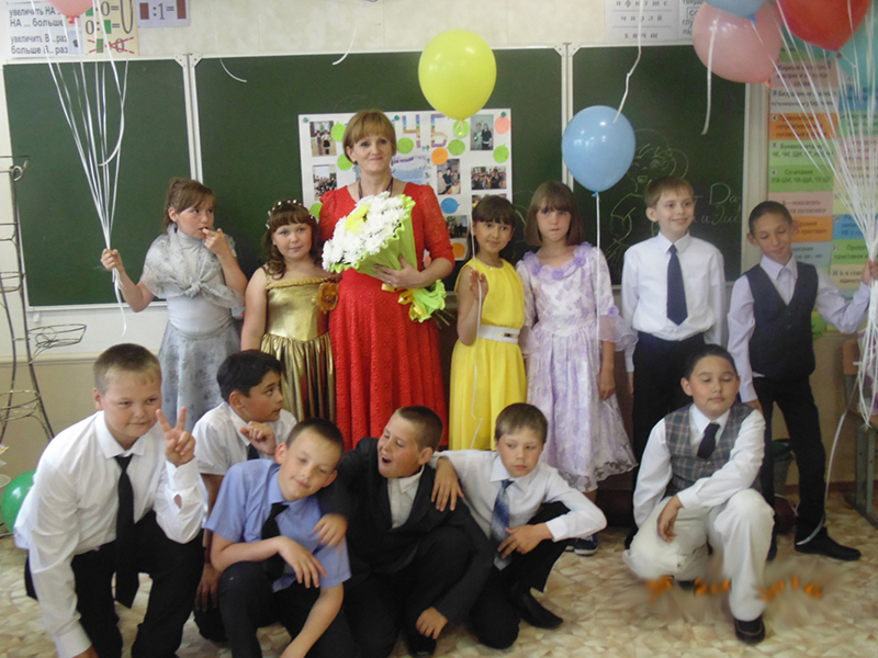Валентина Федоровна Рахимова со своими учениками 