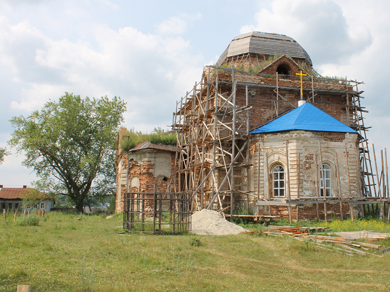Каслинский район: Старинный Багарякский храм скоро вновь обретет свой двор