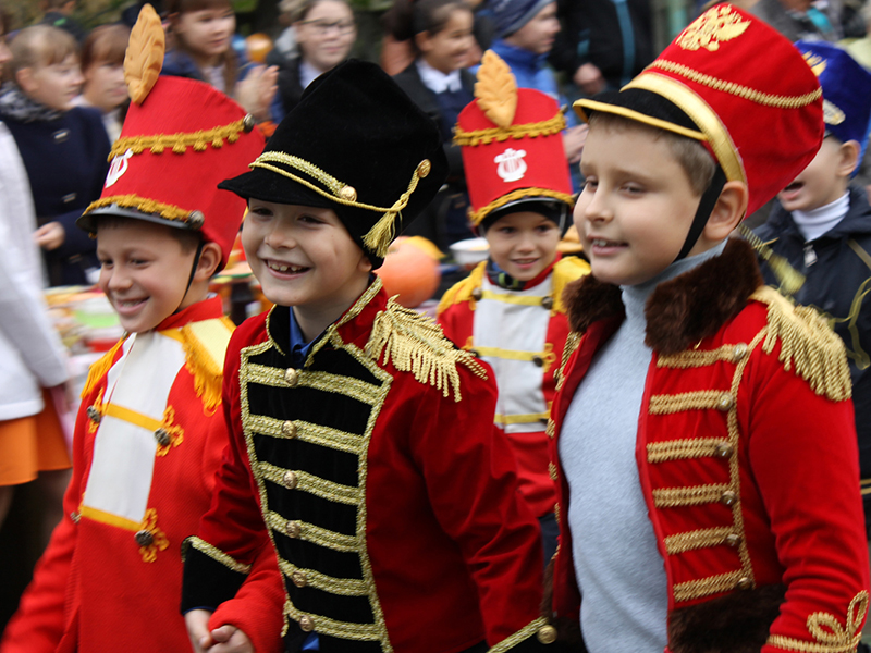 Осенняя ярмарка в Каслях одно из самых ярких и любимых школьных мероприятий