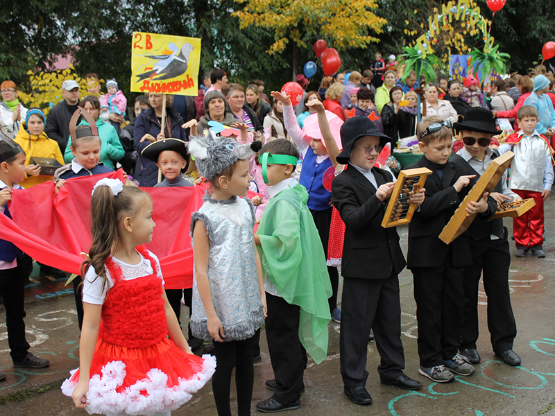 Осенняя ярмарка в Каслях одно из самых ярких и любимых школьных мероприятий