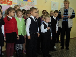 Учащиеся 1-го класса Дима Шахов и Максим Нестеров читают стихи