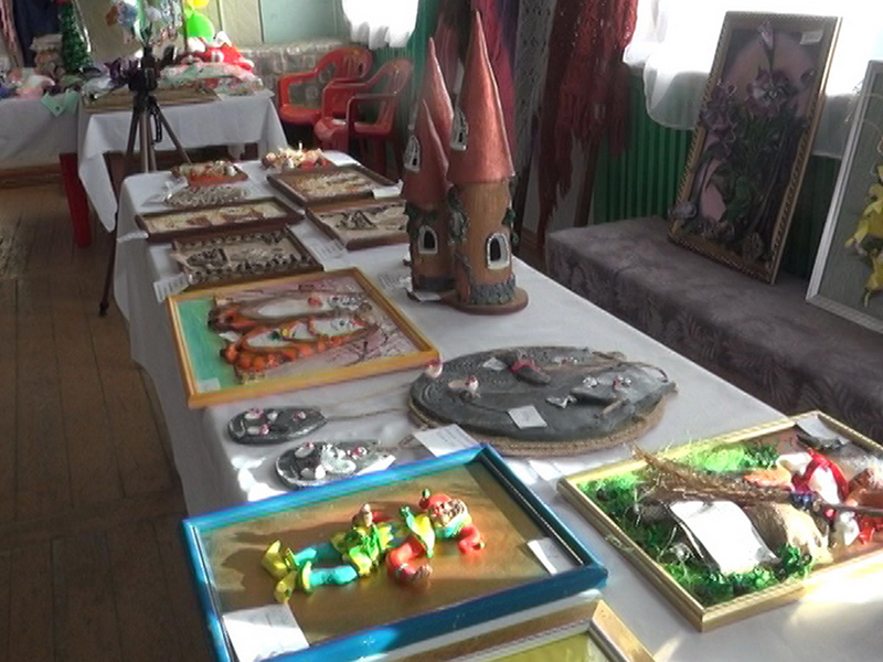 В Каслях прошла выставка местных рукодельниц