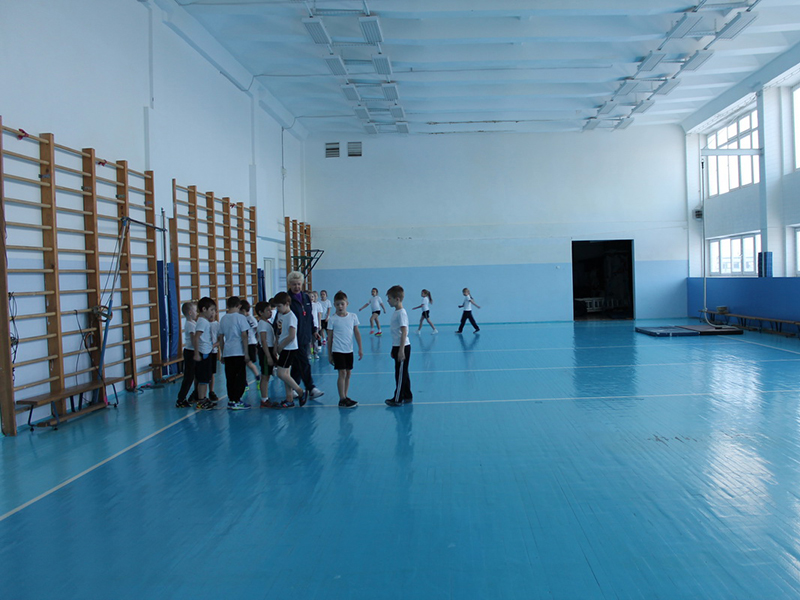 В спортзале школы № 24 полиатлонисты будут соревноваться в стрельбе и силовой гимнастике