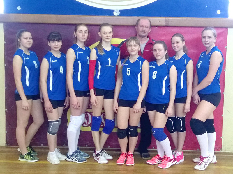 Волейбольная команда девушек (тренер В.А. Асякин)
