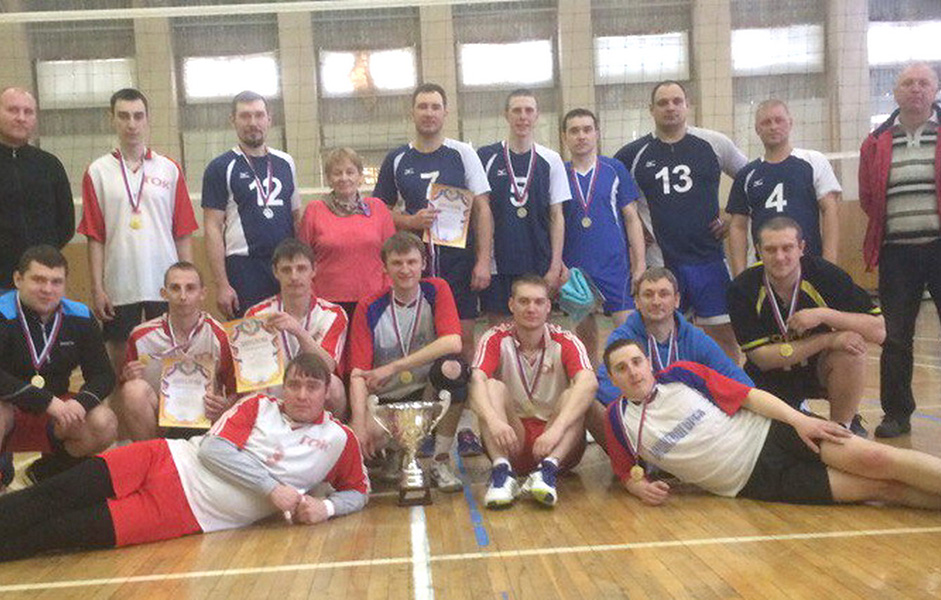 Победители и призёры Кубка Снежинска по волейболу –  команды «Горняк-1» и «Космос»