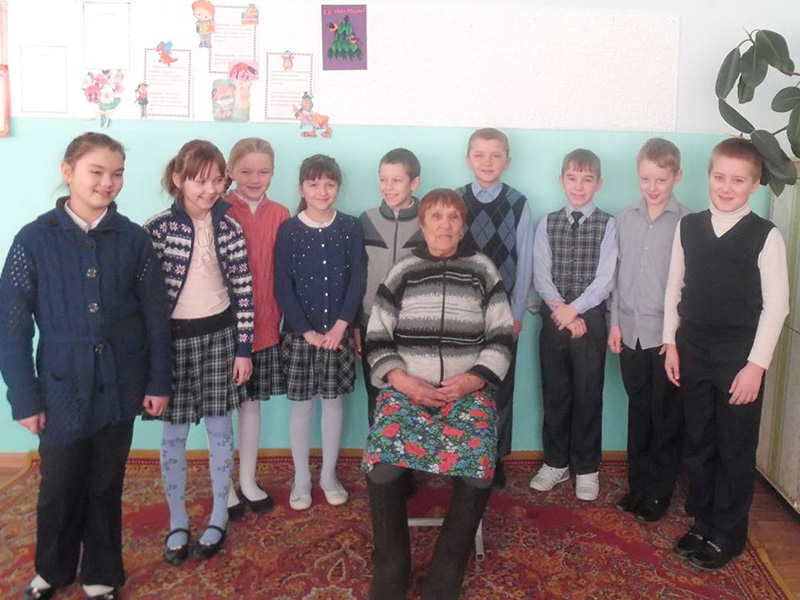 Галина Алексеевна с учениками 4 класса