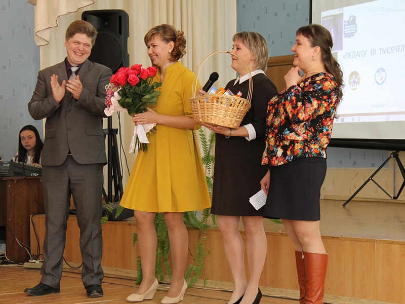 Педагогический коллектив Вишневогорской школы поздравляет свою коллегу Ирину Ваганову