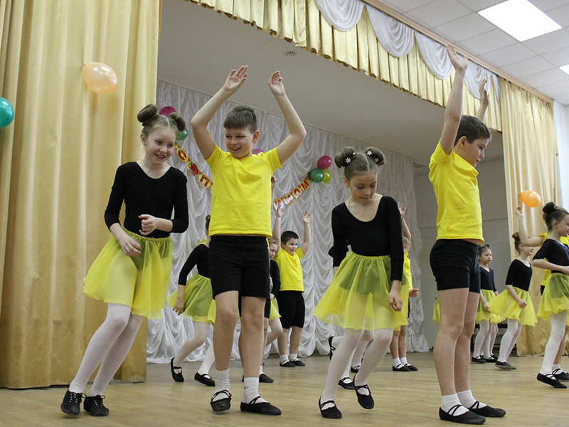 Учащиеся школы № 24 показали танцевальную композицию «Робинзоны» (руководитель Ирина Фетисова)