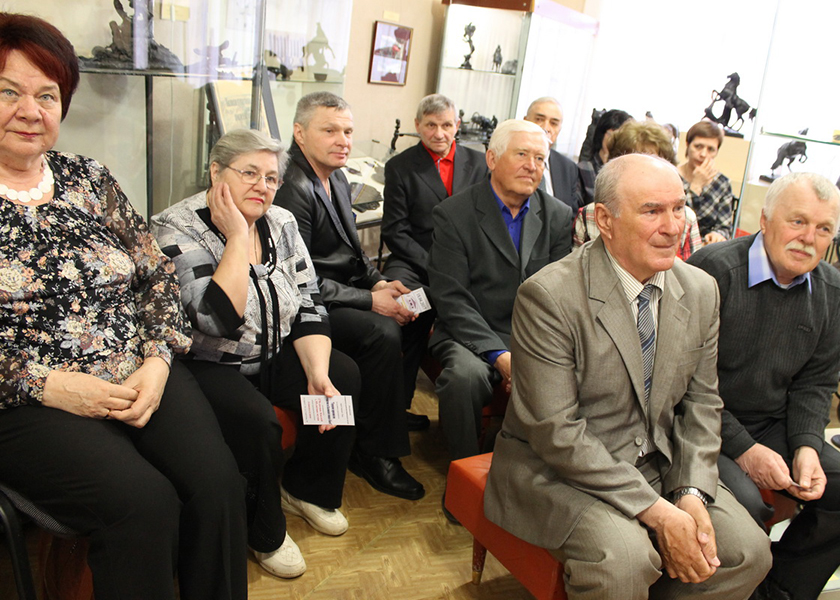 На презентацию выставки были приглашены представители старшего поколения