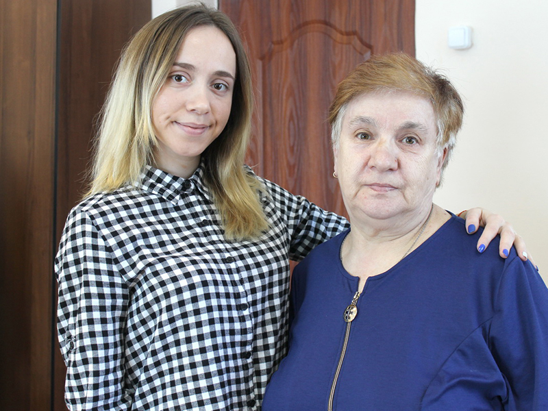 Правнучка и внучка погибшего бойца – Ирина и Людмила Долганины