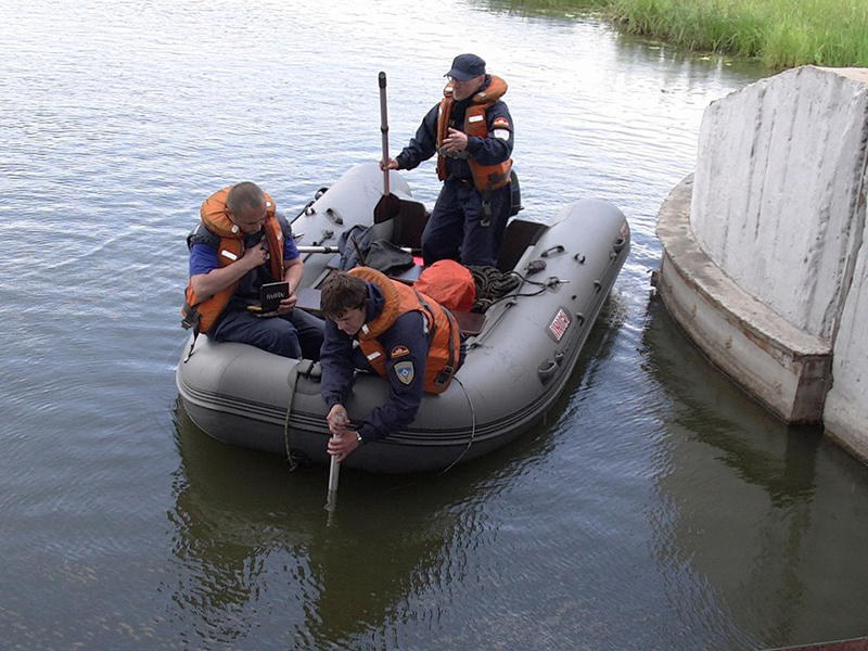 В поисках на воде принимает участие группа спасателей специальной ПСЧ из Челябинска