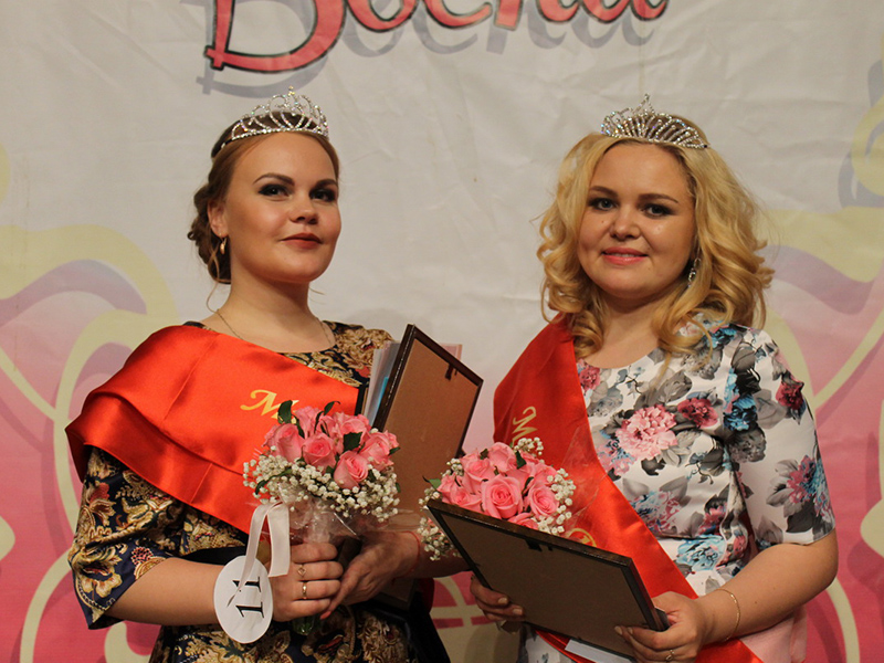 Победительницы конкурса «Мисс и Миссис весна» – Наталья Ахлюстина и Ульяна Арзямова