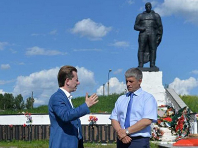 В. Бурматов с главой района И. Колышевым