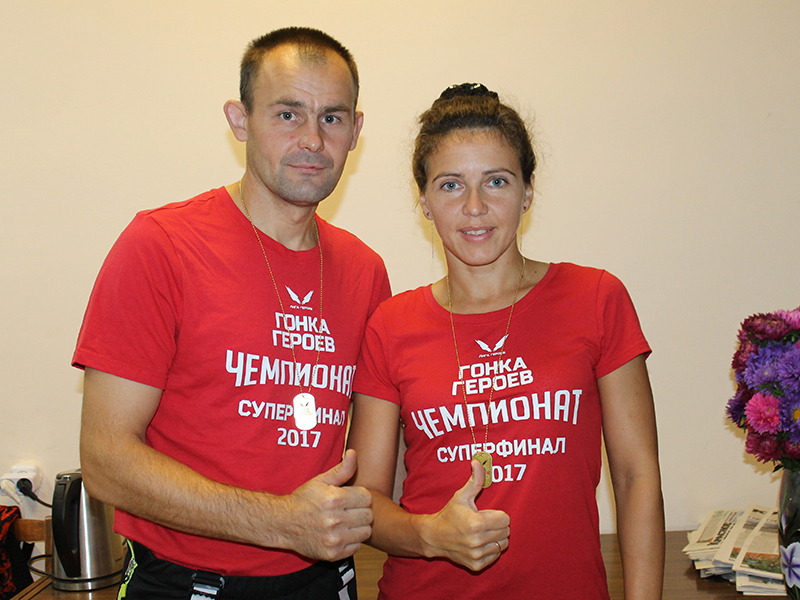 Игорь и Галина получили эксклюзивные жетоны суперфинала «Гонки героев» в Казани 