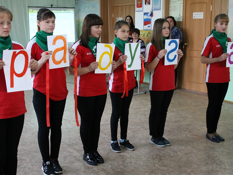 Победители конкурса агитбригад – шабуровские школьники