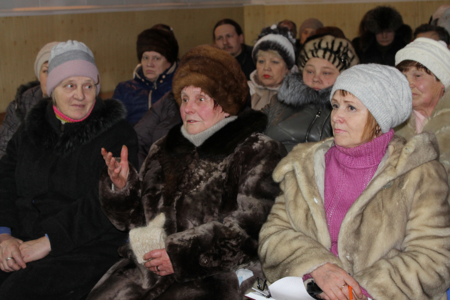Тамара Федоровна Белоглазова (в центре) подняла вопрос о ветеранах