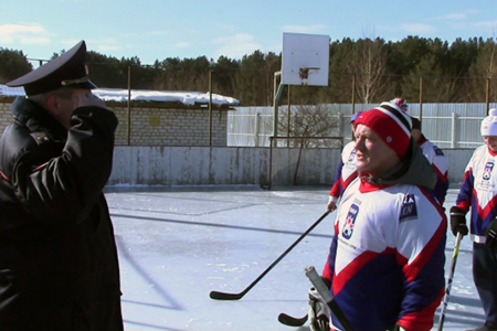 Каслинские сотрудники ОМВД провели товарищеский матч по хоккею на валенках