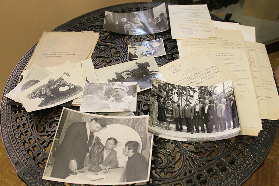 Фотографии и документальные материалы переданы в музей семьёй Гилёвых