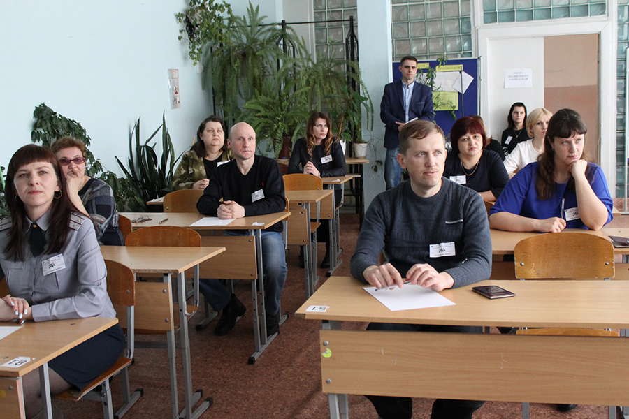 Родители учеников 11-х классов сдали экзамен по русскому языку