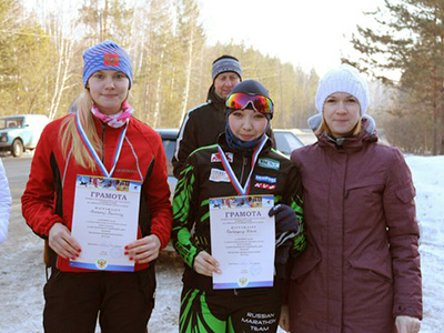 Победительницы (слева направо) – Кристина Мишарина и Юлия Ижбердина с Татьяной Зацепиной