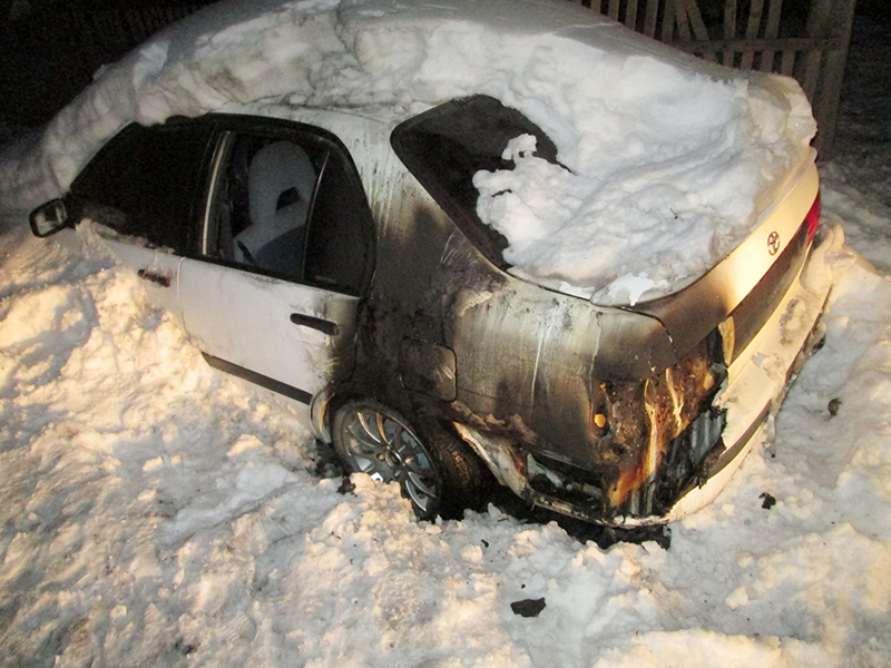 В ночь на 24 февраля в Вишневогорске совершены поджоги двух автомашин