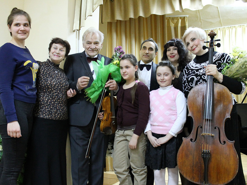 Виртуозы скрипки, виолончели и фортепиано дали концерт в Каслях