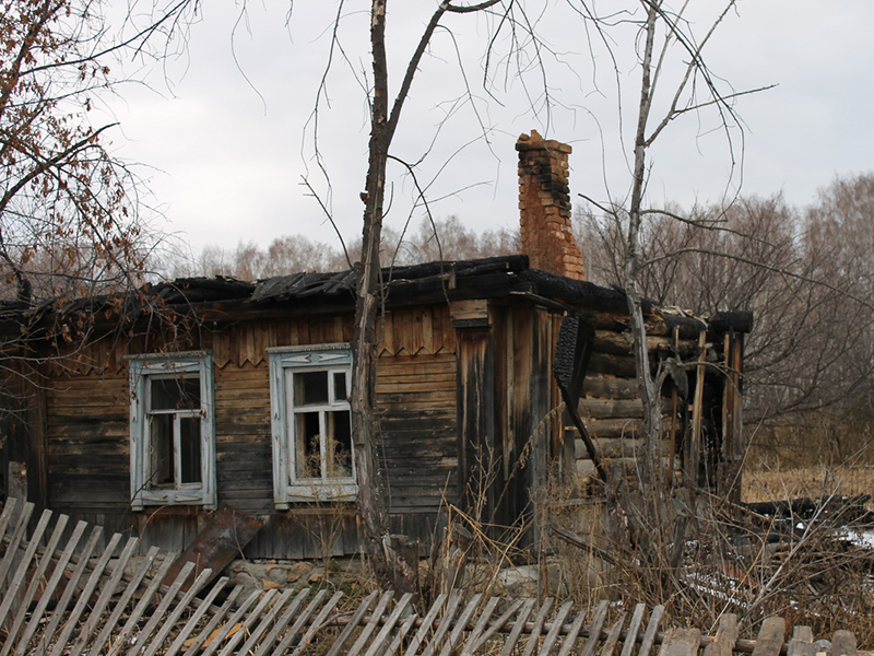 Соседний дом № 76 по ул. Советской, с которого началась серия поджогов в Аллаках