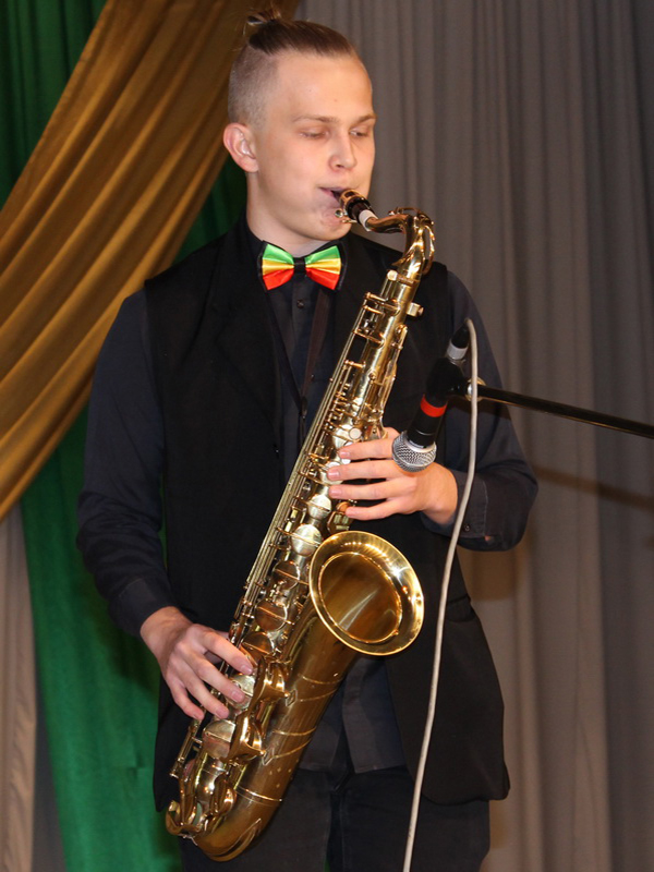 Леонид Двинских признан  лучшим в игре на музыкальных инструментах
