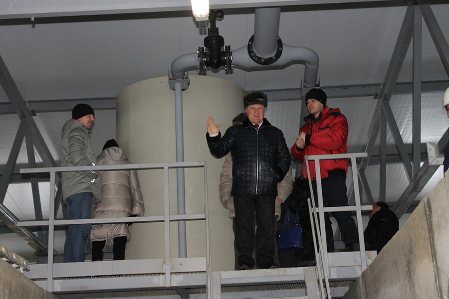 Яков Гусев, глава Вишневогорского поселения, доволен ремонтом здания биофильтров