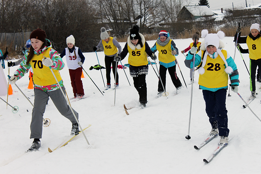В Каслинском районе Челябинской области в лыжных гонках состязались 80 школьников