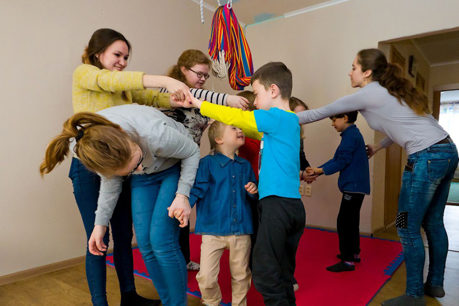  На Южном Урале волонтеры-тьюторы вышли на работу в семьи с детьми-инвалидами