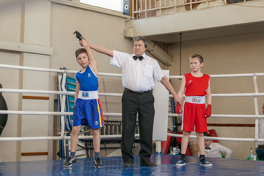 Юные воспитанники боксерского клуба «Юность» города Касли Челябинской области пополнили личные копилки медалями