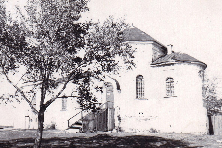 Клуб по улице В. Комиссарова, бывший женский монастырь. 1961 год
